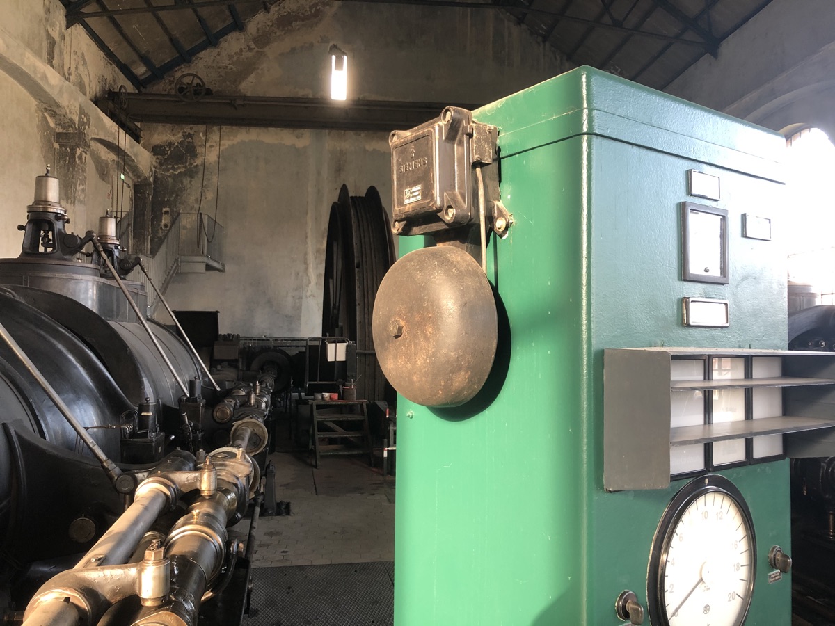 Signalsäule und Einschlagwecker